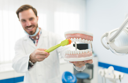 How to look after your new dentures